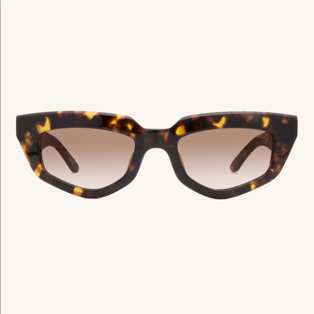 Dezi “On Read” Classic Tortoise Cat Eye Sunglasses